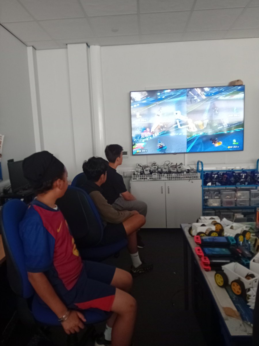 GosforthJunior's tweet image. The students explored a variety of STEM subjects through hands on activities and light hearted competition.