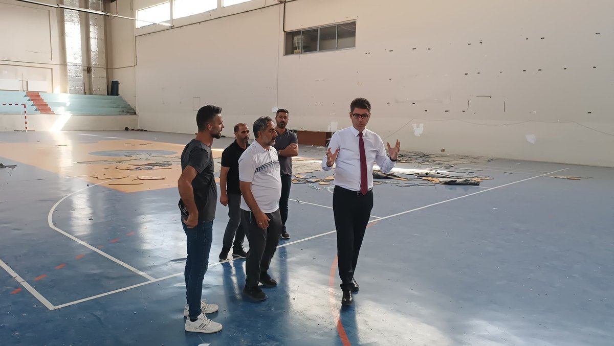 📍 Spor Tesislerimiz Yenileniyor!

Kaymakamımız Sn. Murat KARALOĞLU, Aşağı TOKİ Kapalı Spor Salonu ve Halı Saha’daki tadilat çalışmalarını inceledi.

Çalışmalar tamamlanınca tesislerimiz modern haliyle gençlerimizin hizmetinde olacak. 🏟️⚽

<a href="/karaloglu_murat/">Murat KARALOĞLU</a> 
#erciş
