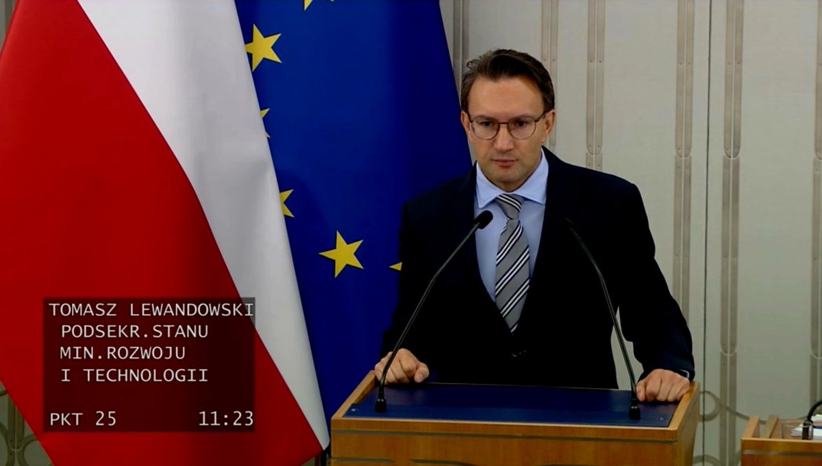 TLewandowskiPoz's tweet image. Przed chwilą @PolskiSenat przyjął ustawę mieszkaniową z poprawkami przywracającymi jej treść wg przedłożenia rządowego. Bardzo dziękuję Paniom i Panom Senatorom za rzeczową dyskusję nad rozwiązaniami przewidzianymi w ustawie.