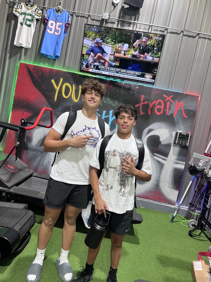 kannon_thefloyd's tweet image. Putting that work in with @theBeast_squad and been training and mentoring my guy @dy1anbanda_ day in and day out 👊 🔥
@7LHSFootball @coachdober @JHamon17 @barton_coach @coach_barrios88 @CoachCooperSLHS
@CoachMOOK8 @EliteUCoachRyan @DonnieBaggs_ @CoachJG_ @RjBendert @Nrenna…
