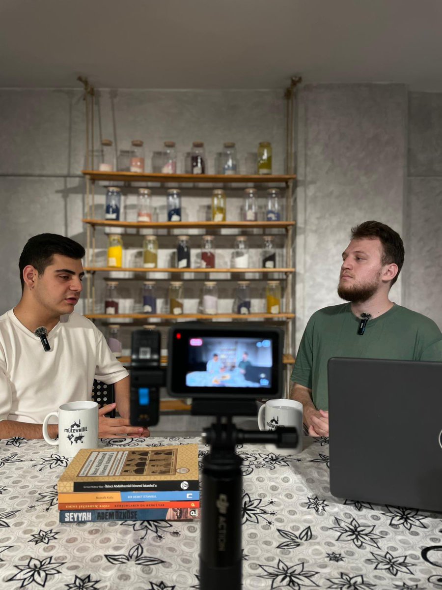 Seyahatin Abecesi hız kesmeden devam ediyor :)).(6-7 ay kadar arayı saymazsak) Bu bölümde genç seyyah, İstanbul kültürel mirasının muhafızı <a href="/Eymenant0/">Eymen Ant</a> konuğumuz. İstanbul üzerine konuştuk… Yakında <a href="/mutevellitt/">Mütevellit</a> yutub kanalında olacak inşallah.