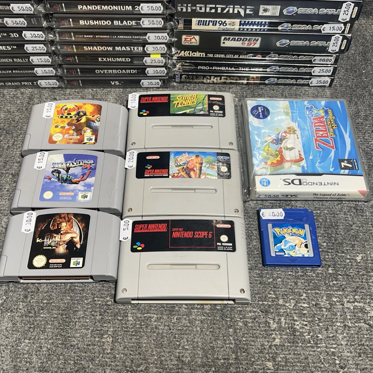 🎮 ¡Nueva tanda de clásicos retro en Retro Game Valencia!

PS1, Saturn, SNES, N64, DS, Game Boy... ¡y más!
🕹️ Desde Skullmonkeys hasta Zelda y Pokémon Azul.
📦 ¡Disponibles en tienda y web!
📍 Archiduque Carlos 43, Valencia
🌐 retrogamevalencia.com