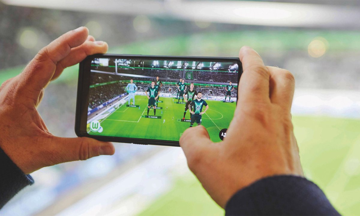 Feel the game like never before ⚡️

Virtual courts and 360-degree athlete POVs are bringing fans closer to the heart of the action.

Immersive tech lets you experience every moment as if you’re right there on the field or court.

🔗 Read the full story at online.bright-publishing.com/view/302398946…