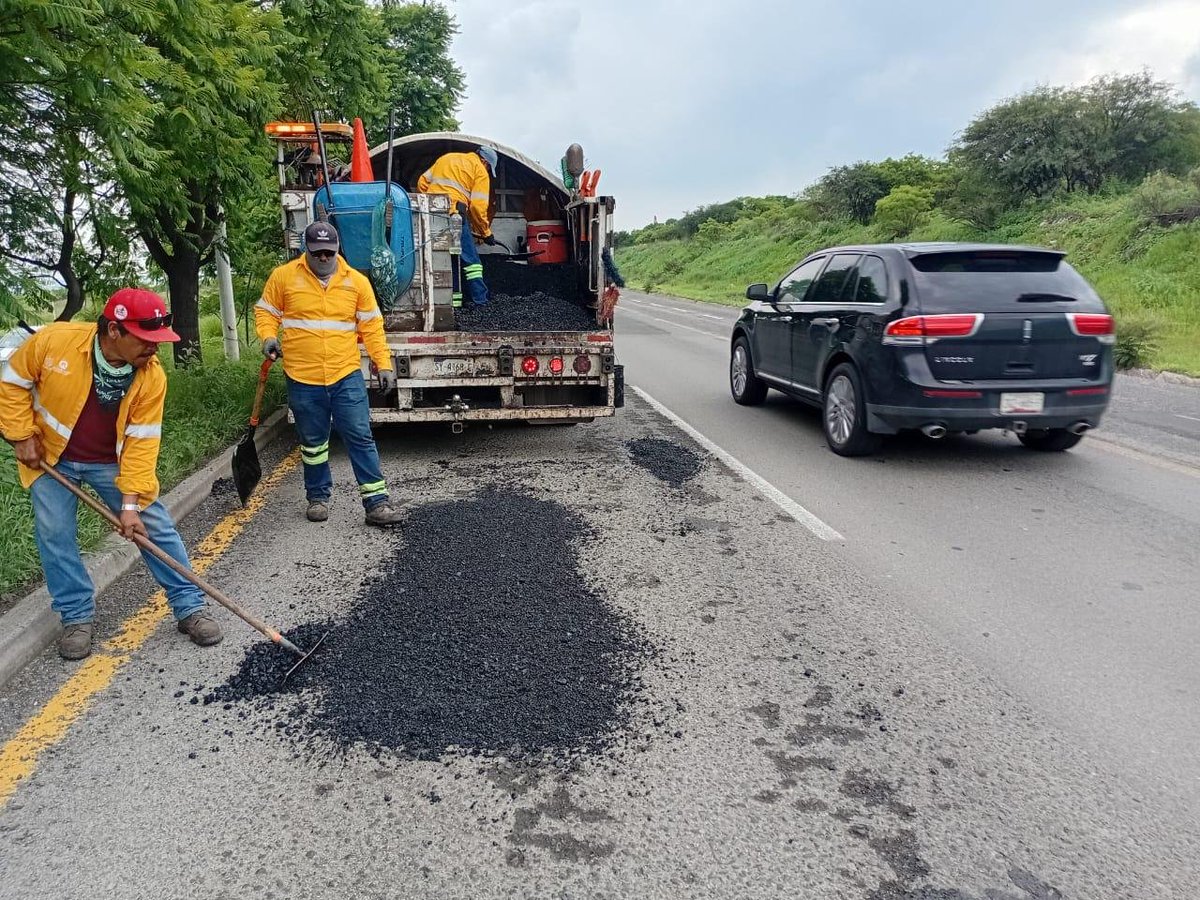 En el Anillo Vial Junípero Serra atendemos con bacheos, deshierbe y otras acciones. 

Seguimos presentes en las carreteras estatales, porque nuestro compromiso es #Contigo.