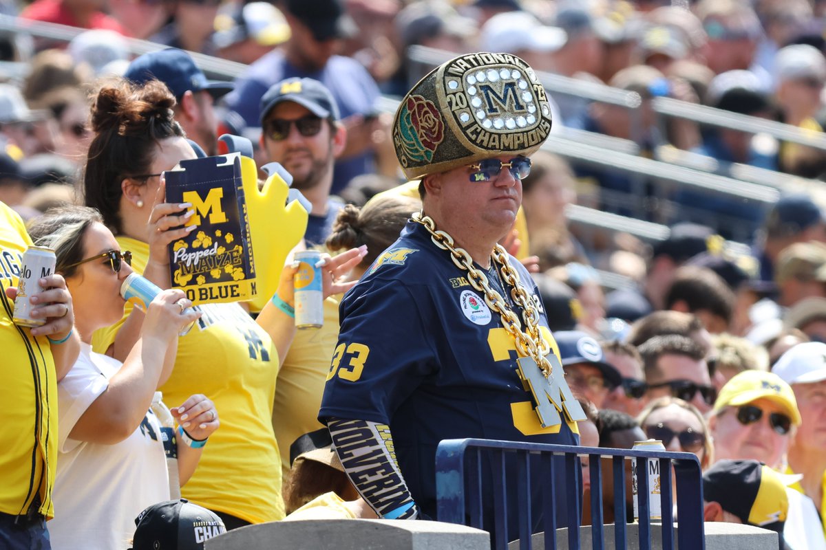 BR_CFB's tweet image. Let’s settle this…Who has the most diehard fans in College Football? 👀
Let us know 🔽