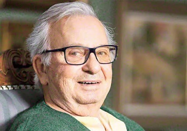 Bu güzel insanı anmadan geçmek olur mu?
#SeyfiDursunoğlu ,
Neşe ve huzur kaynağımız dı,
iyilik ve merhametin timsali
#Huysuzumuzu çok ama cok özledim.Rahmet,minnet,saygı ve özlemle anıyorum ruhu şad olsun.🙏