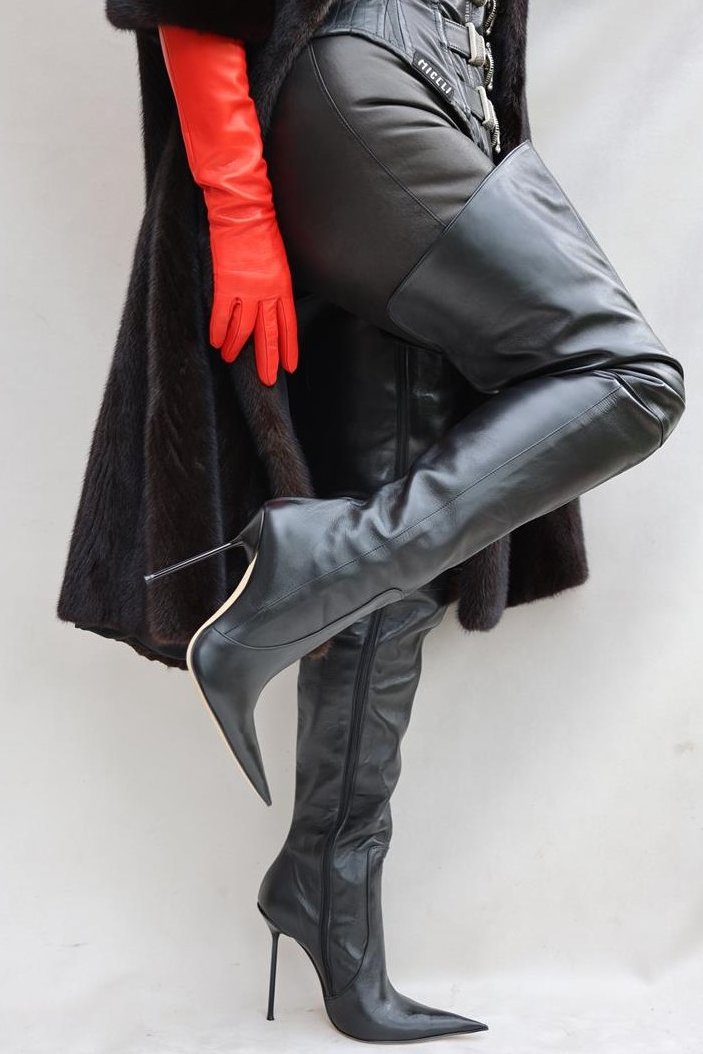 Extralanger Overknee Lederstiefel mit Metallabsatz.
Eigene Kollektion - Miceli - Made in Italy.
 
high-heels-center.de/extralanger-ov…

#leatherboots #lederstiefel #thighboots #stiefel #overknees #overkneestiefel #fashionboots #fashion #fashionlook #crotchboots