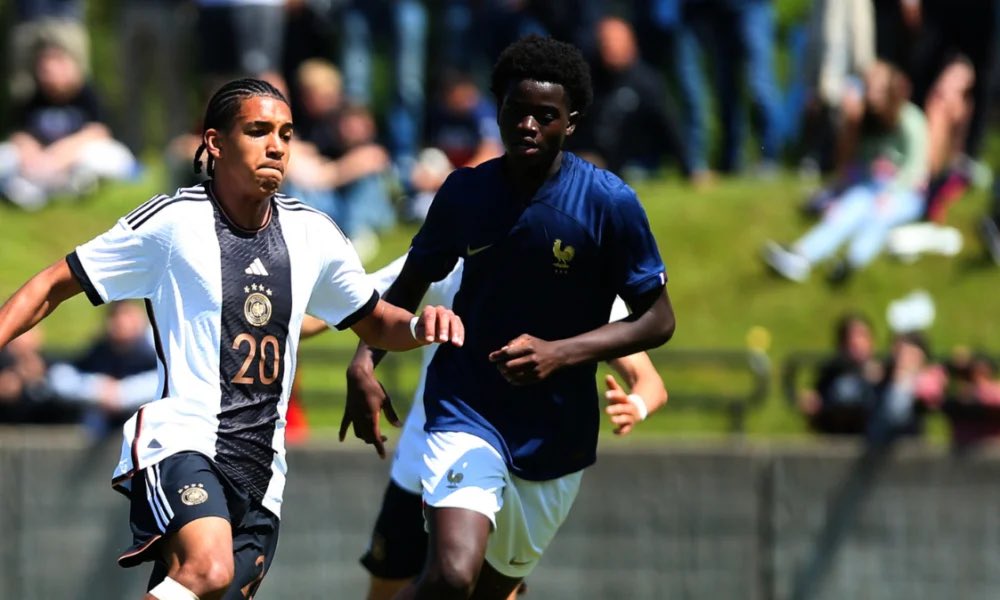 VueDuVel's tweet photo. 🚨 Pladi N'Zinga Pambani 🇫🇷 a signé son premier contrat pro avec l’OM !

Contrat de 3 ans pour le jeune défenseur qui va intégrer le groupe Pro 2. 💥

Son officialisation ne devrait plus tarder… 👀⏳️

#TeamOM | #FormationOM | https://t.co/nzjpTE3bVE
