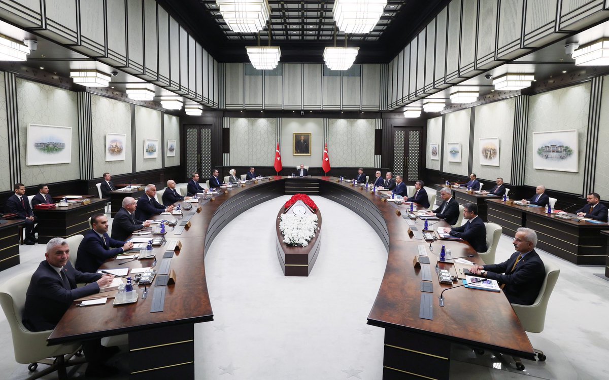 trpresidency's tweet image. The Presidential Cabinet convened under the chairmanship of President @RTErdogan at the Presidential Complex.