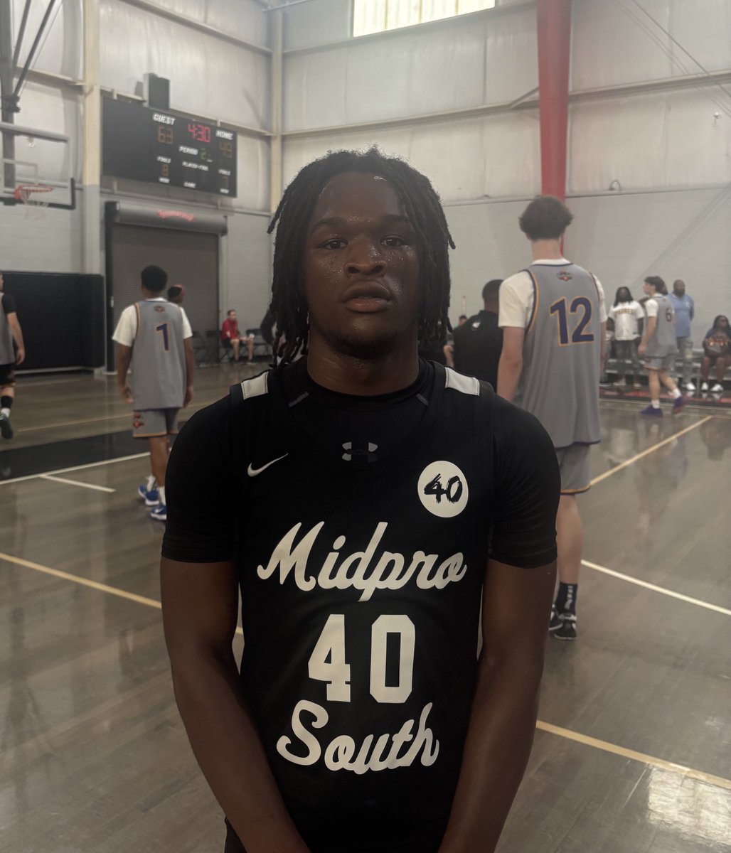 Mid Pro South Premier
c/o 2026 Tyree Brister

Tyree is a shifty guard that excels at breaking down his defender and creating gaps in the defense. He consistently drew two defenders to create an open look for his teammates. He also a high motor on the defensive end and came up