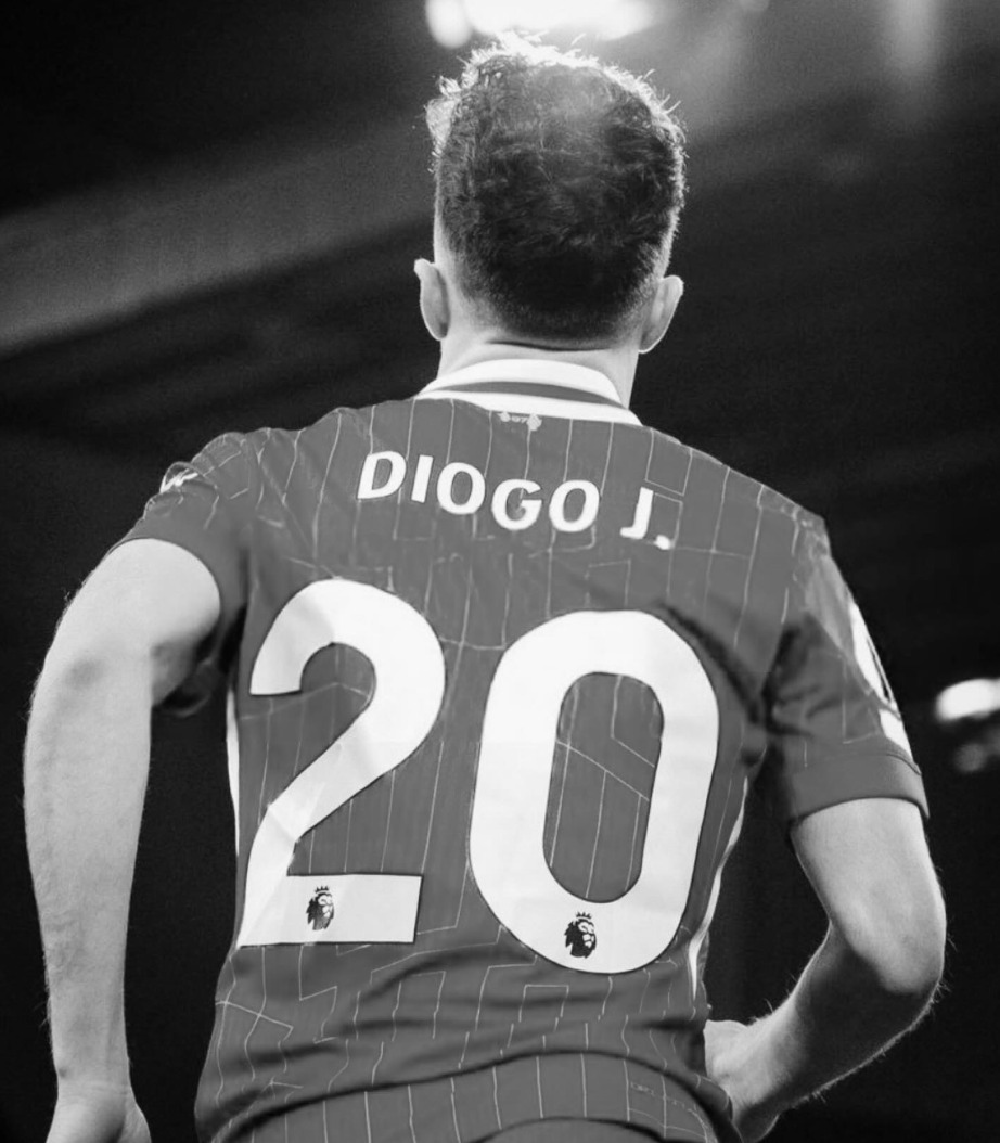 Dylantombides's tweet image. Did u know? Only 3 current EPL clubs have retired kit numbers.
20 was recently retired by Liverpool FC after the tragic passing of Diogo Jota
Man City retired 23 after Marc-Vivien Foe passed away in 2003 & WHUFC who retired Bobby Moore's number 6 & 38 for our Dylan Tombides.