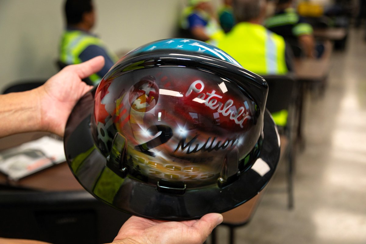 PeterbiltMotors's tweet image. On Monday, we celebrated Paul "Hard Hat" Arzola’s remarkable achievement of safely driving 2 million miles with Active USA. His dedication, professionalism and commitment to safety sets the standard for all drivers. Congratulations on this incredible milestone!
#Peterbilt…