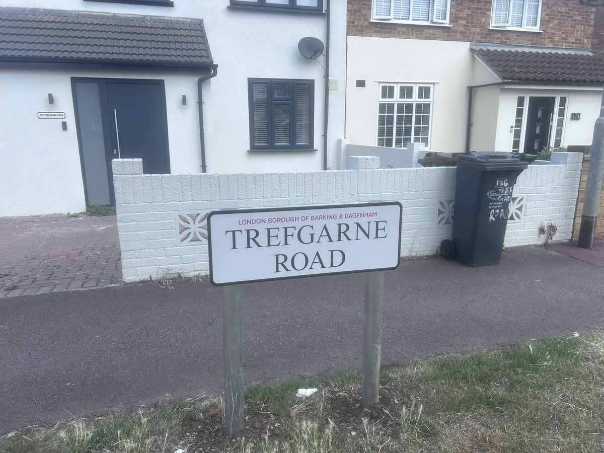 harrietspoor's tweet image. Nice little local win - 174/176 of both Marston Ave and Trefgarne Rd often confused as they are next door to eachother - a new sign erected to reduce impact on residents who said it’s making a clear difference!
Any similar issues locally get in touch on Harriet.spoor@lbbd.gov.uk