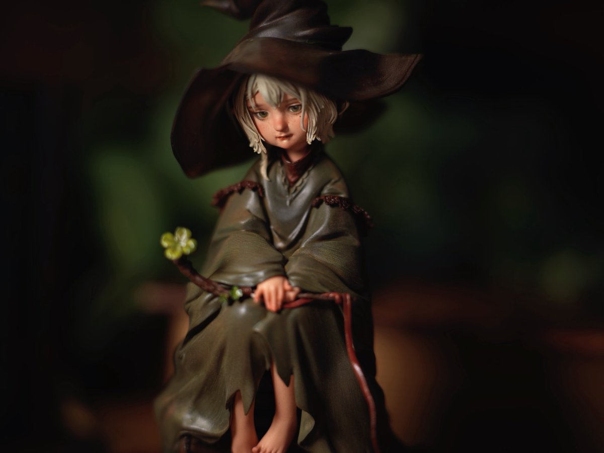 🍀

传闻魔女夜晚路过的地方，四叶草会变成指引星星的路标。

🍀

#オリジナルフィギュア
