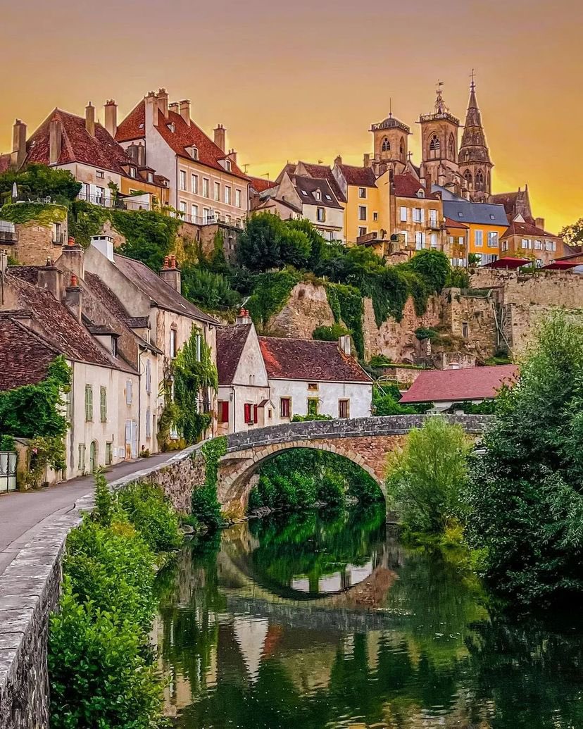 PerseusLeGrand's tweet image. Je suis tellement heureux quand quelqu'un m'envoie un message pour me dire qu'il a visité un lieu grâce à mes publications.
Je reçois souvent des photos de villages, de châteaux, de musées, de jardins...
Ça me fait super plaisir ahah !