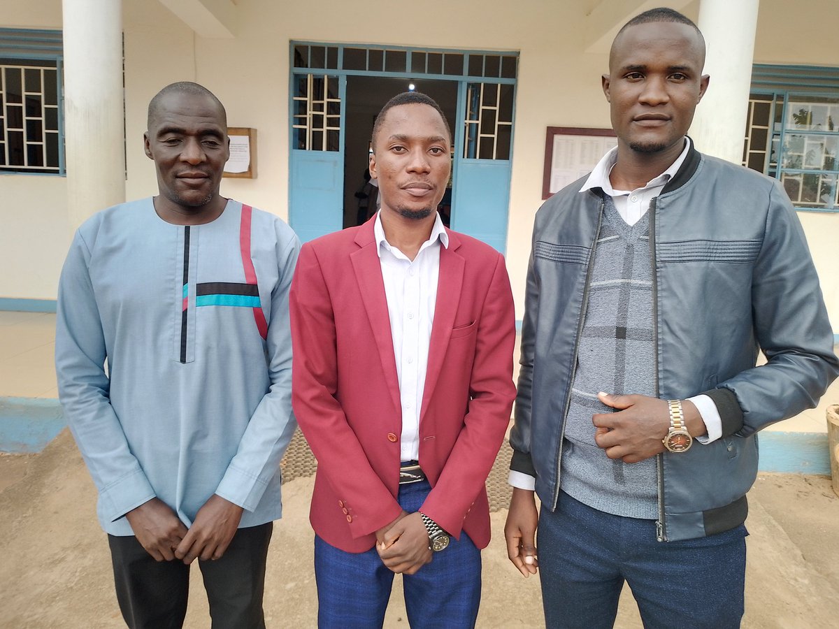 AdrianLubyayi_1's tweet image. "Tukikola kagenderere okusomesa emiti emito obuwangwa bwabwe, okubayigiriza obukulembeze n'okubasigamu empisa ez'obuntubulamu, kubanga ebiseera by'eggwanga lyaffe ebyomumaaso biri mikono gy'abwe", Ssentebe Adrian Lubyayi ku St Charles Lwanga Int Sch e Kakiri. @Bagandatweepsss
