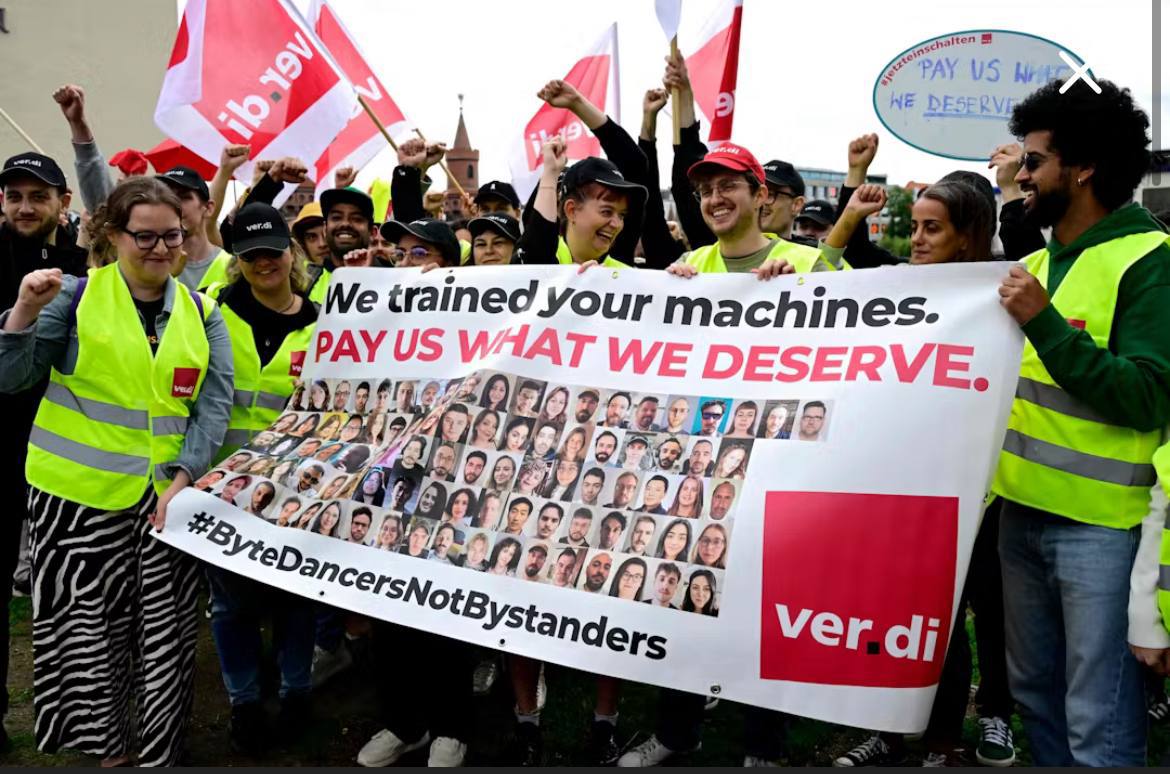 khan_lan's tweet image. Writing history: Today #TikTok workers announced the possibility of upcoming strike action as the employer refuses to meet with ver.di to negotiate a social plan. More than 170 employees are set to be fired, the vast majority of them due to AI. verdi.de/themen/arbeit/…