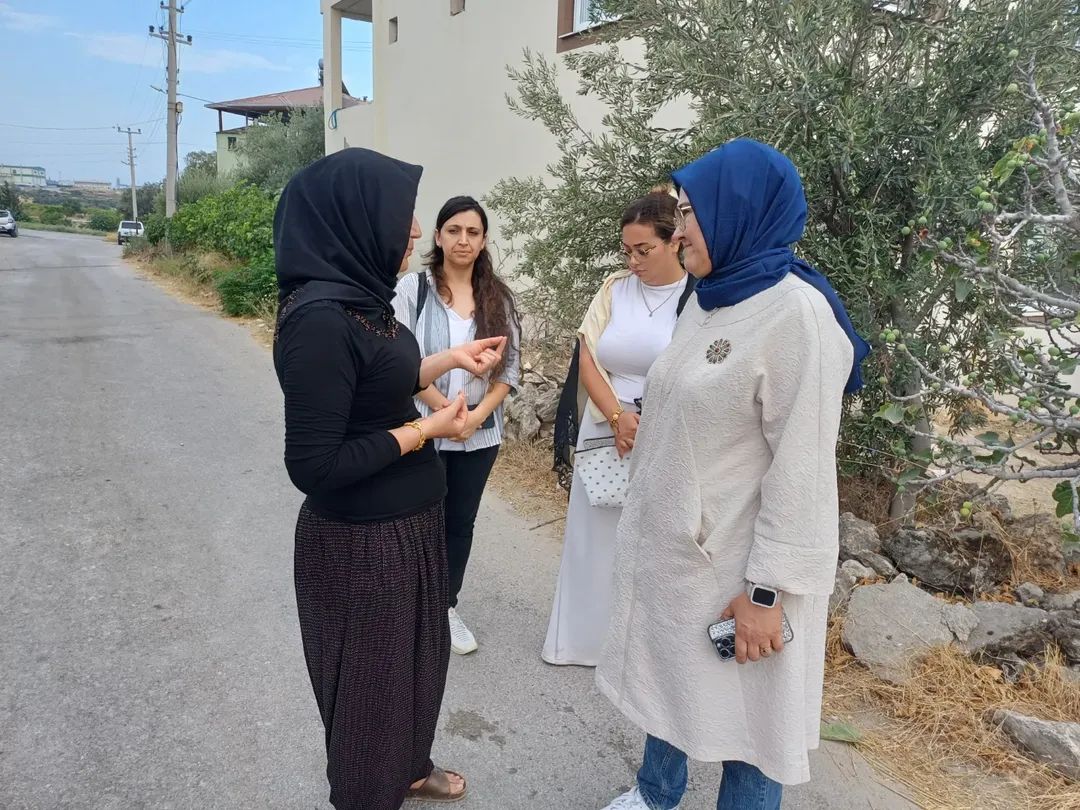 📍Akdeniz - Burhan Mahallesi 
     Taziye Ziyareti 

İl Kadın Kolları Yönetim Kurulu Üyemiz kıymetli Sevgi Güdülü Başkanımızın kayınbabası Mehmet amcanın vefat haberini büyük bir üzüntüyle öğrendik.
Kendisine ve ailesine sabırlar diliyor, merhuma Allah’tan rahmet niyaz ediyoruz.