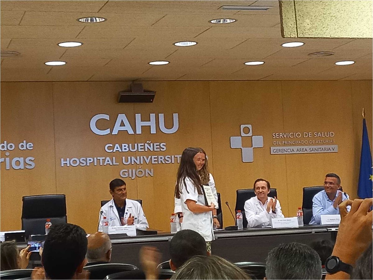 🔹️La Comisión de Docencia del 𝙃𝙤𝙨𝙥𝙞𝙩𝙖𝙡 𝙐𝙣𝙞𝙫𝙚𝙧𝙨𝙞𝙩𝙖𝙧𝙞𝙤 𝘾𝙖𝙗𝙪𝙚ñ𝙚𝙨 celebró hoy el tradicional acto de reconocimiento a los 3️⃣2️⃣ residentes que finalizan su formación sanitaria especializada, en un encuentro que reunió a tutores, jefes de servicio,