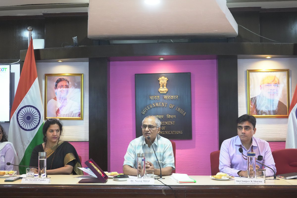 DoT_India's tweet image. DoT shares insights on how Jan Bhagidari is driving it's citizen centric initiative and how citizens are playing crucial role in prevention of misuse of telecom resources in cyber crime and cyber frauds with senior Government officers of different Ministries undergoing Advanced…