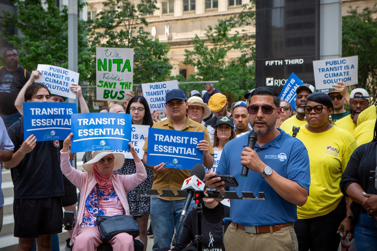 ICYMI: Transit riders, workers, and local businesses are urging legislators to return to Springfield to fix and fund public transit! Add your name: win.newmode.net/specialsession