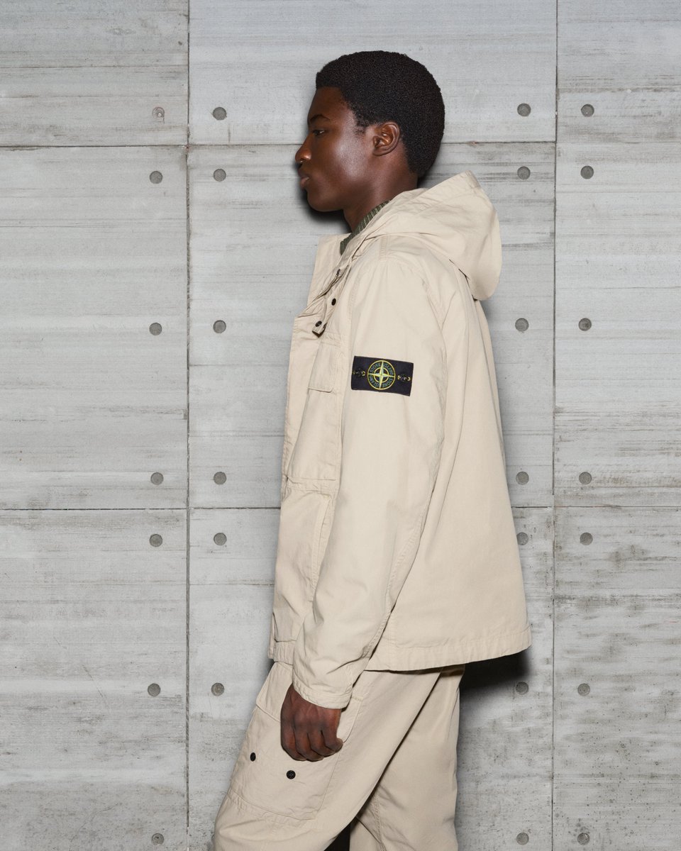 STONE ISLAND AUTUMN_WINTER ‘025-‘026

Q100012 Canvas Weave Cotton: Hooded field jacket garment dyed and treated with anti-drop.

#StoneIslandAW25