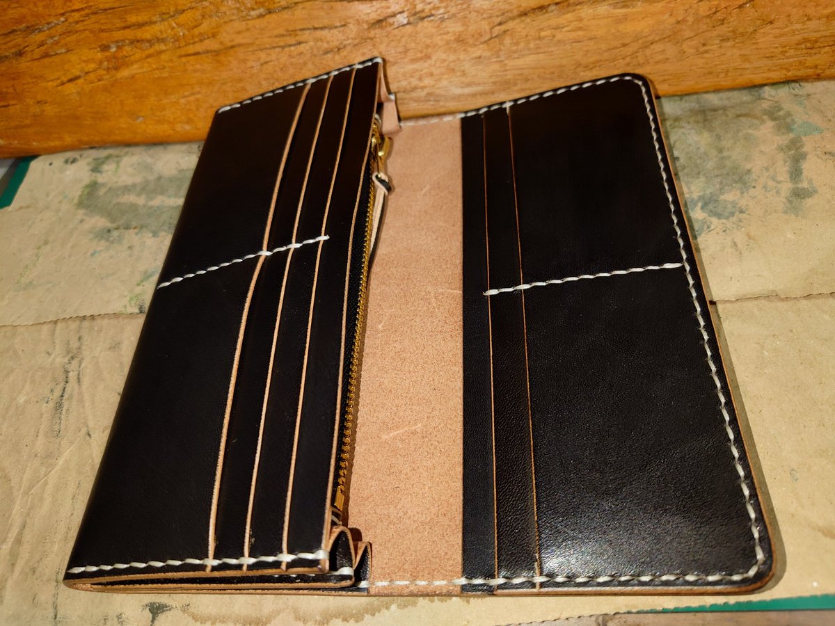 two441's tweet photo. ロングウォレット完成
#レザークラフト　#42タロン
#丘染め　#244leathercraft https://t.co/CXujQFiCoG