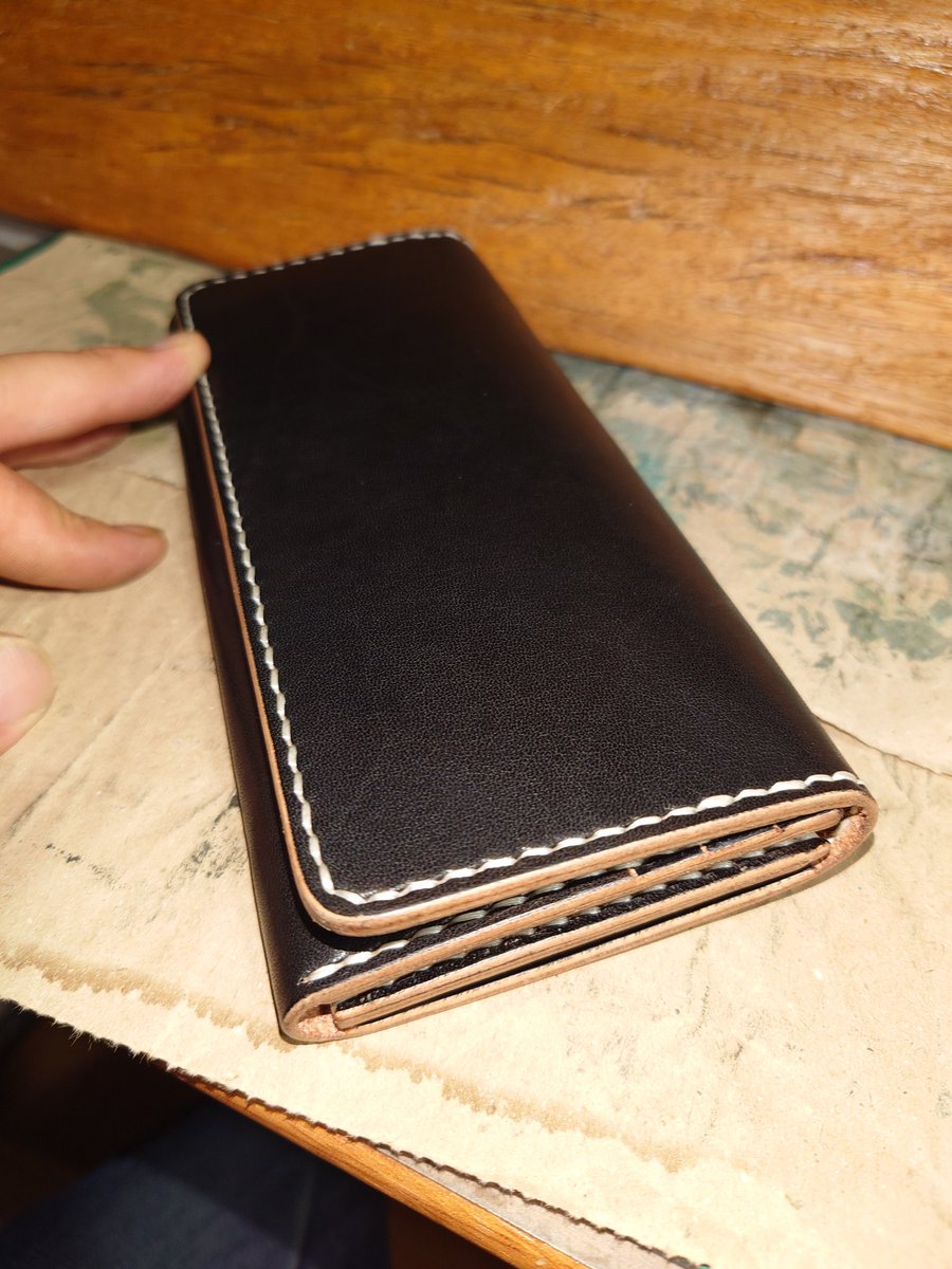 two441's tweet photo. ロングウォレット完成
#レザークラフト　#42タロン
#丘染め　#244leathercraft https://t.co/CXujQFiCoG
