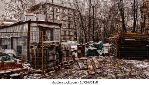 Sure, this might also have something to do with the 23.02% mortgage rate. But not to worry: since Russians can’t afford their own houses anymore, for you it’s cheap to start your own housing ‘empire’ there!
expatica.com/ru/housing/buy…