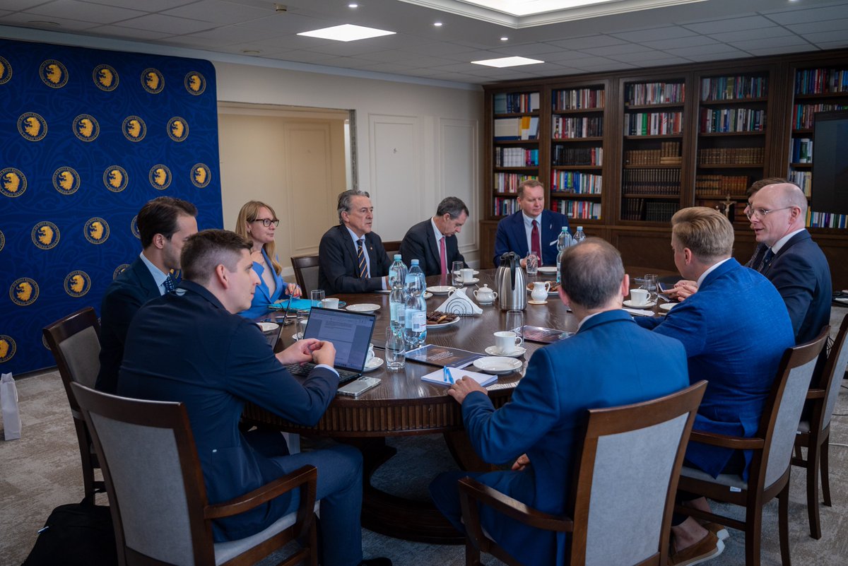 OrdoIuris_Int's tweet image. 🇵🇱 At the Ordo Iuris headquarters in Warsaw, Members of the European Parliament and politicians from @PatriotsEP / @PatriotsEU met with victims of political repression under Donald Tusk’s government.
👥 The meeting featured judges and prosecutors removed from office and leaders…