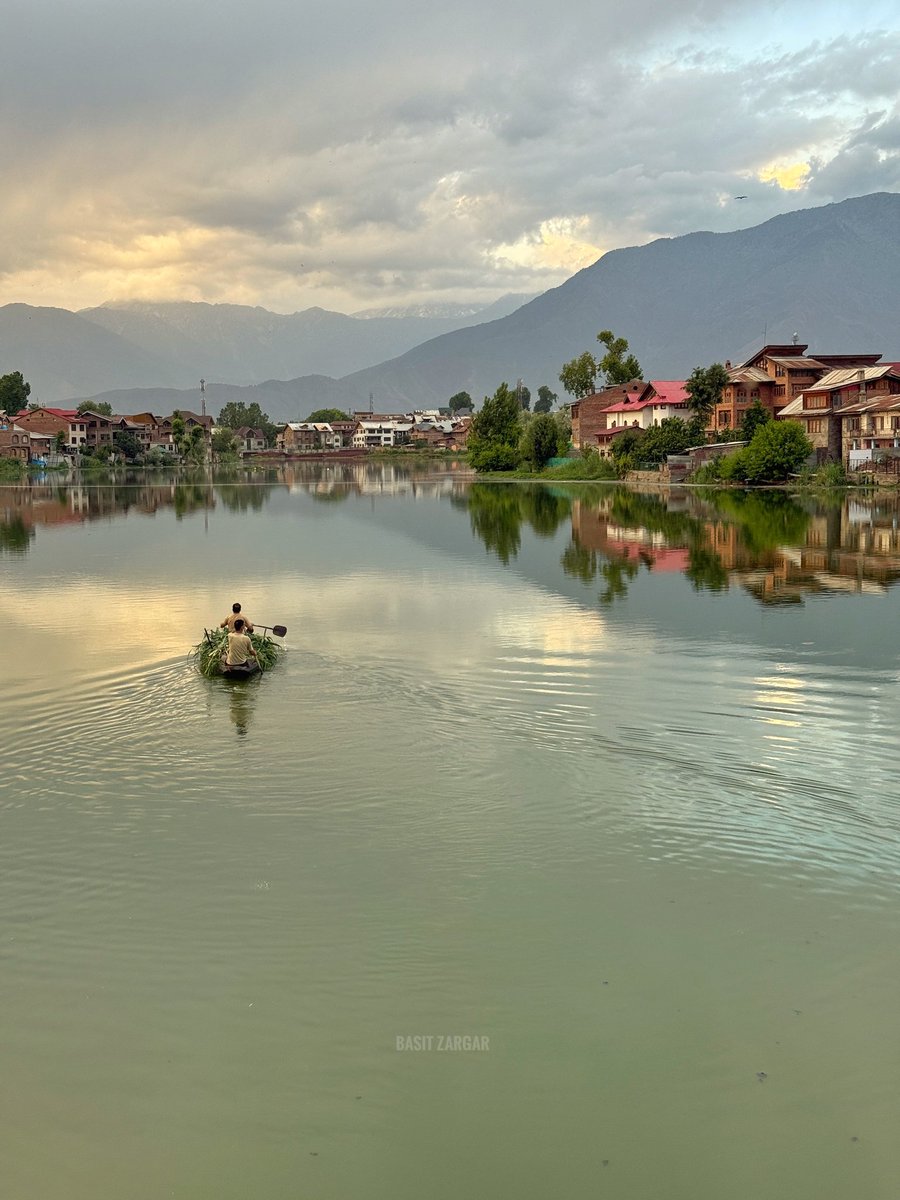 basiitzargar's tweet image. The beauty of Khushal Sar Lake in Srinagar