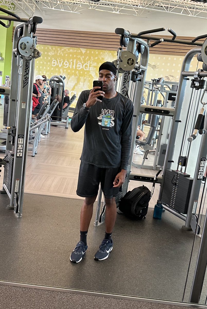 A <a href="/richandlonely/">RICH AND LONELY</a> gym collection would feed families 🫣