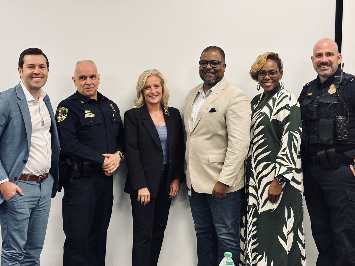 Enjoyed moderating an insightful and frank discussion about police-press relations organized by <a href="/SPJGeorgia/">SPJ Georgia</a>. Thx to panelists <a href="/Atlanta_Police/">Atlanta Police Department</a>, <a href="/DunwoodyPolice/">Dunwoody Police</a>, <a href="/bladevine/">Blake DeVine</a>, <a href="/AJCLeroyChapman/">Leroy Chapman Jr.</a> - and <a href="/atlpressclub/">Atlanta Press Club</a> for all the help! #policepress #spjgeorgia2025