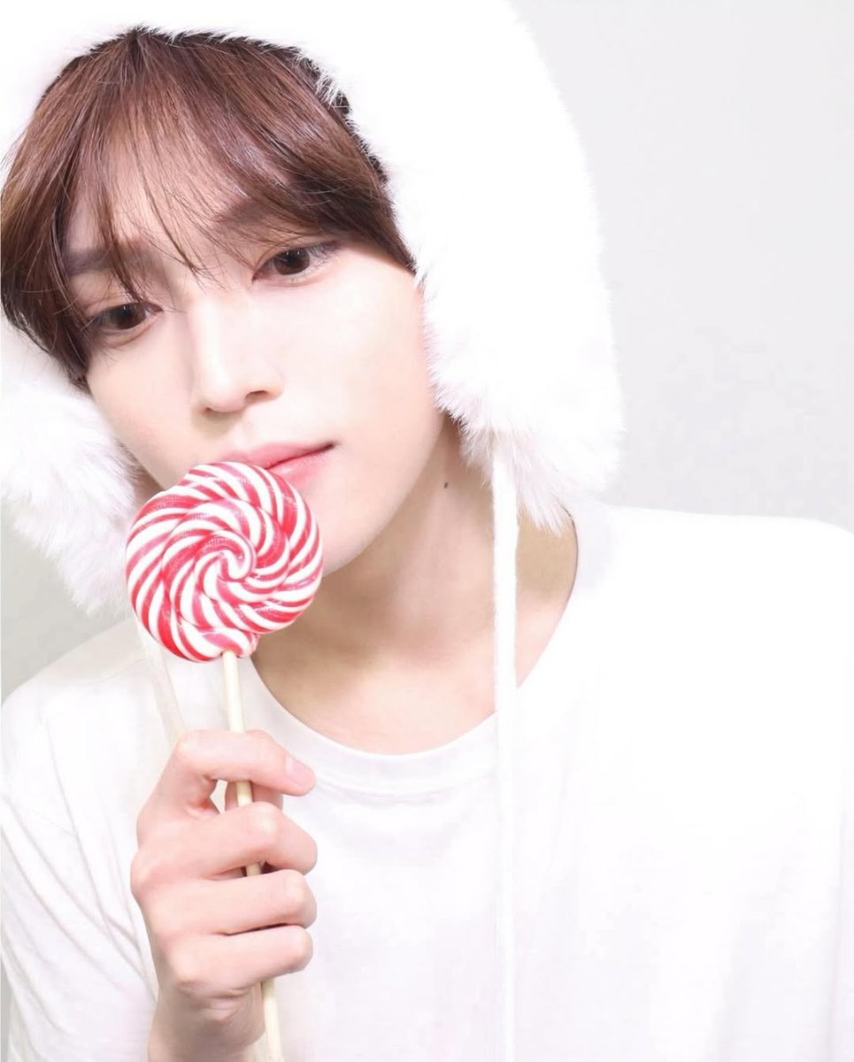 2초도 안나오고 12등했는데
분량주셔야죠? 얼굴이런데 분량주셔야죠?