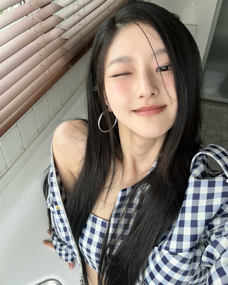 [인스타그램] 250619 하늘 1/2

🖤🤍

#KISSOFLIFE #키스오브라이프 #KIOF 
#HANEUL #하늘