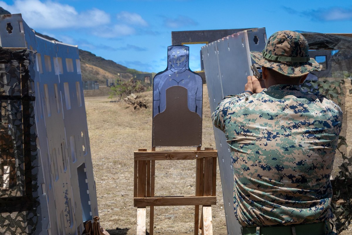 USMC's tweet image. #Marines with @3d_Marine_Div complete an intramural marksmanship competition at Marine Corps Base Hawaii, July 15, 2025.
The intramural marksmanship competition occurs quarterly, showcasing service members' rifle and pistol marksmanship skills while exercising technical and…