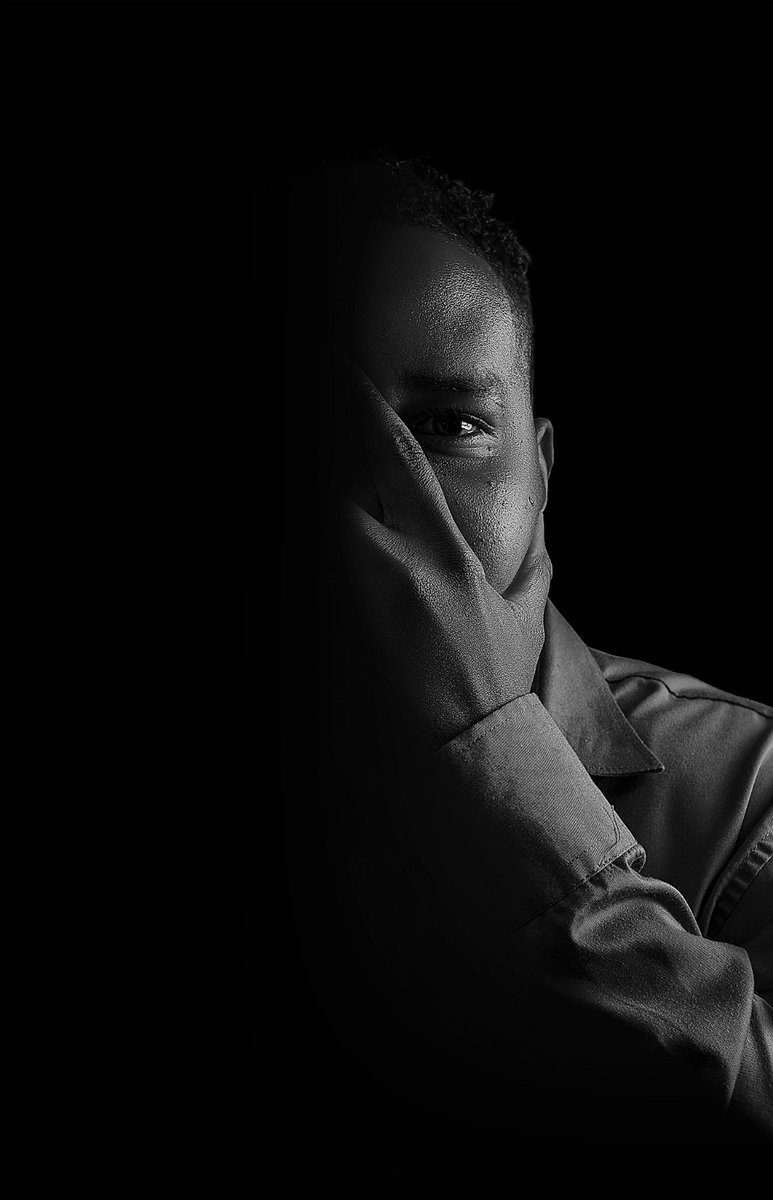 DpRapper's tweet image. Metade da lente, 📸Arte por completo! ✨Que tal?😎

#Arte #Fotografia
#PretoeBranco
#BlackandWhite
#Halfface
#Artistic