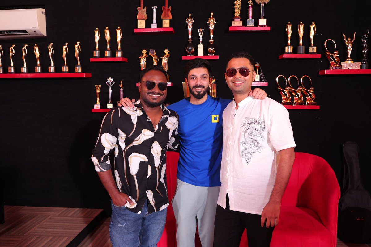 #NuvvunteChaley from tomorrow 
#AndhraKingTaluka 

<a href="/ramsayz/">RAm POthineni</a> X  <a href="/anirudhofficial/">Anirudh Ravichander</a> X VM 

<a href="/filmymahesh/">Mahesh Babu Pachigolla</a> <a href="/MythriOfficial/">Mythri Movie Makers</a> <a href="/MervinJSolomon/">Mervin Solomon</a>