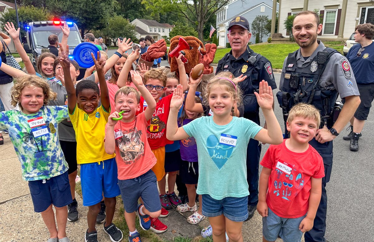 FairfaxCountyPD's tweet image. 📅 New week, new ways to stay prepared.
From fraud prevention to personal safety and emergency response — check out this week’s community events and learn how to be ready for anything.
🔗 bit.ly/4lODo2K