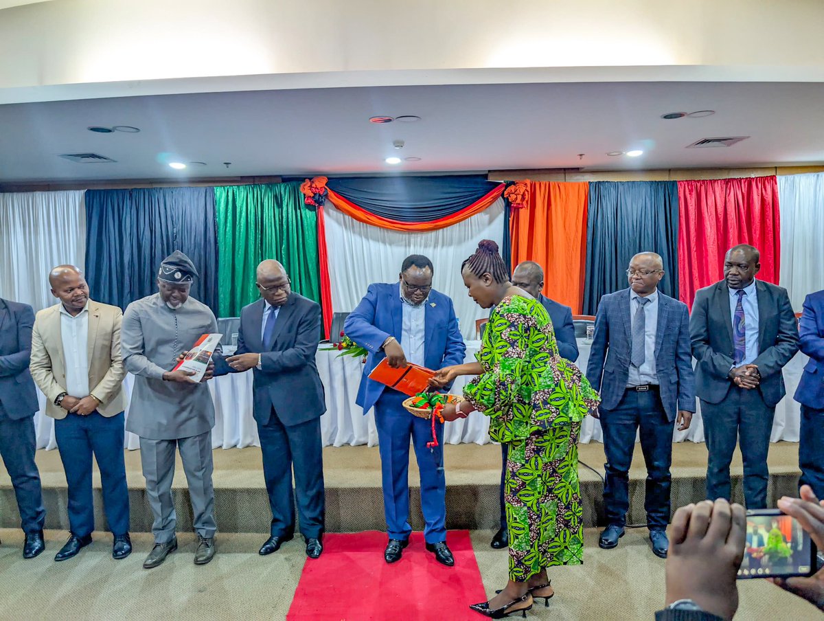 UNDPZambia's tweet image. A new era for 🇿🇲’s mining sector!
Today, @ZambiaMines launched 4 strategic tools to boost transparency, engagement & accountability.
✅ Communication Strategy
✅ Stakeholder Strategy
✅ Communication Plan
✅ M&E Framework
We applaud the Ministry’s leadership in driving reform.