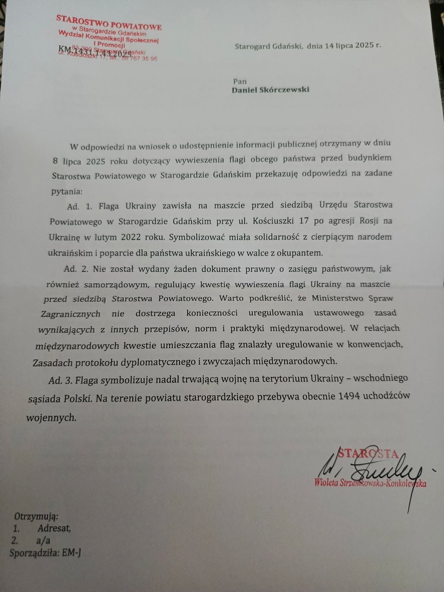 KonradNiznik_'s tweet image. Wywiesiliśmy flagę ukraińską na budynku starostwa powiatowego w Starogardzie Gdańskim bez żadnej podstawy prawnej, bo tak nam sie podoba.
Nie mamy pańskiego płaszcza i co nam Pan zrobisz.
