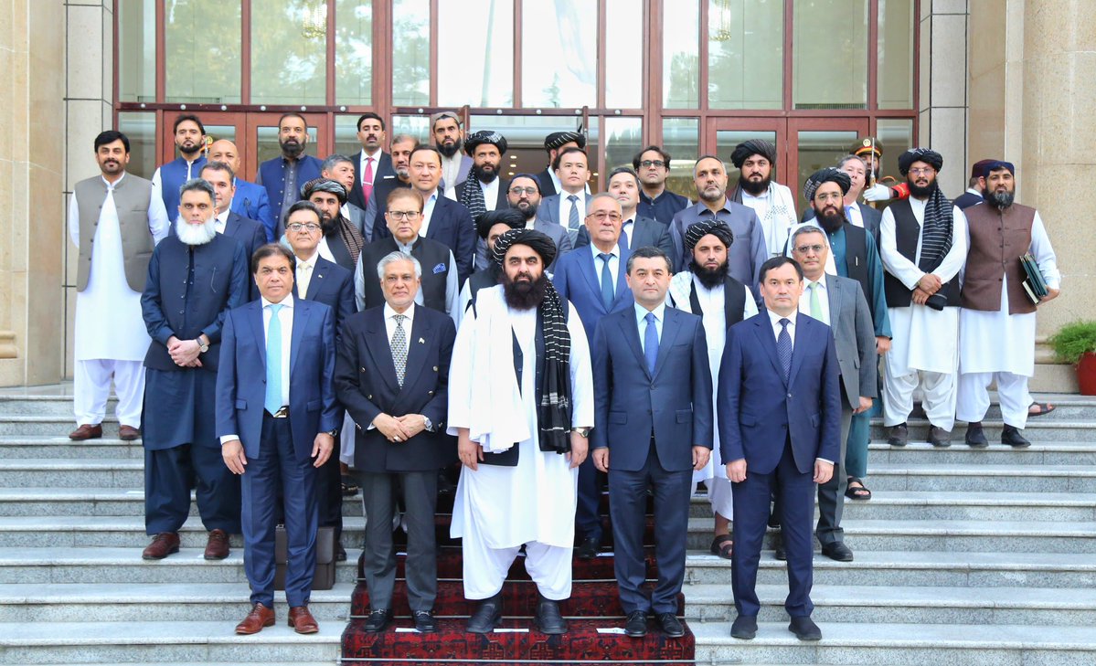 AmbassadorSadiq's tweet image. Pleased to announce the signing of a Framework Agreement on the Feasibility of Uzbekistan-Afghanistan-Pakistan (UAP) Railway Corridor. This landmark agreement underscores the commitment of the three nations to fostering regional connectivity, trade, and economic cooperation.…