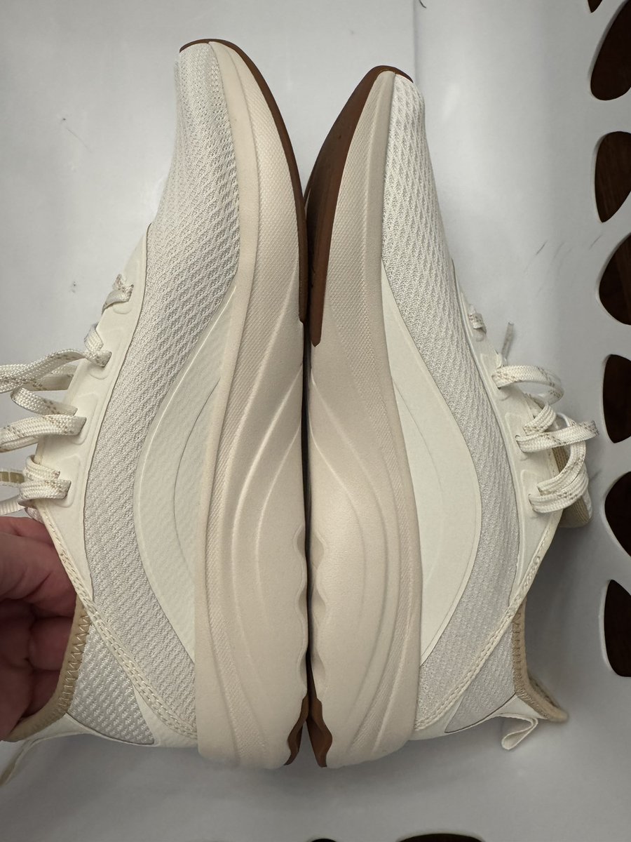 elle_emdee's tweet photo. @PUMA Discovered this little treat after buying these shoes. How can two shoes of identical size be so disparate in their length? https://t.co/lv5IVWguv6