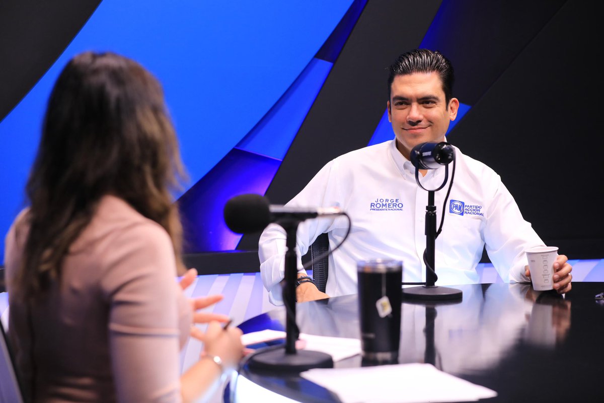 Jorge Romero Herrera (@jorgerohe) on Twitter photo ¡Buenos días San Luis Potosí! Agradezco el espacio de hoy a <a href="/erika_salgado/">Erika Salgado</a> y @globalmediamx. 🔵🇲🇽
Siempre es importante hablar, alzar la voz y defender lo que creemos. Porque cuando nos quieren callar, más fuerte debemos hablar. 🗣️
#JorgeRomeroEnAcción
#ElCambioEstáEnAcción ¡Buenos días San Luis Potosí! Agradezco el espacio de hoy a <a href="/erika_salgado/">Erika Salgado</a> y @globalmediamx. 🔵🇲🇽
Siempre es importante hablar, alzar la voz y defender lo que creemos. Porque cuando nos quieren callar, más fuerte debemos hablar. 🗣️
#JorgeRomeroEnAcción
#ElCambioEstáEnAcción