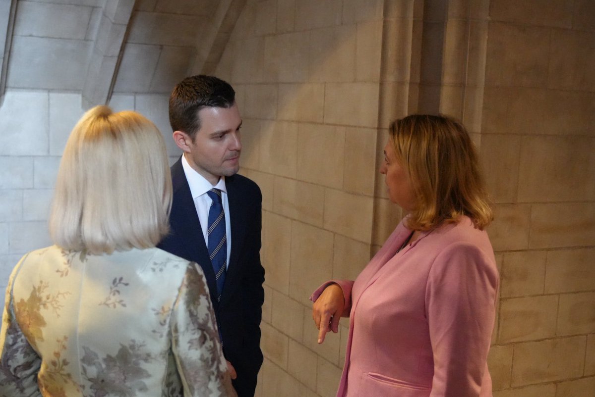 TimcoMucunski's tweet image. 🇲🇰🇬🇧 Today I met with members of the UK Parliamentary Group for cooperation between our two countries.
🔹 We discussed strengthening bilateral relations and deepening parliamentary cooperation
🔹 Emphasized the role of both parliaments in advancing our political dialogue
🔹…