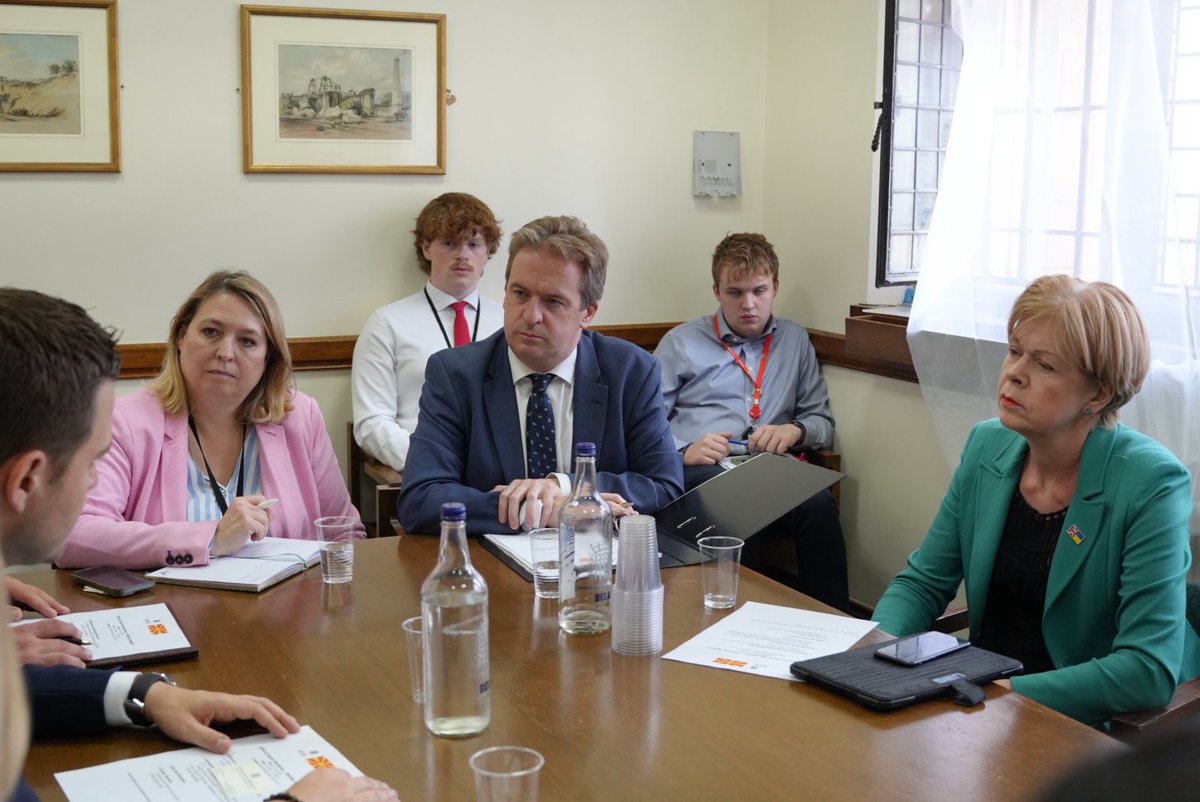 TimcoMucunski's tweet image. 🇲🇰🇬🇧 Today I met with members of the UK Parliamentary Group for cooperation between our two countries.
🔹 We discussed strengthening bilateral relations and deepening parliamentary cooperation
🔹 Emphasized the role of both parliaments in advancing our political dialogue
🔹…
