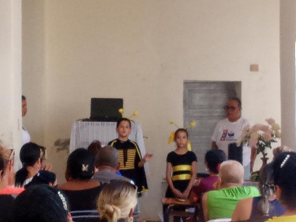 Las niñas de la colmenita del S/I Hely Pérez Silva amenizan los temas impartidos enaltecido la figura de Fidel y su pensamiento pedagógico.
#CubaMined