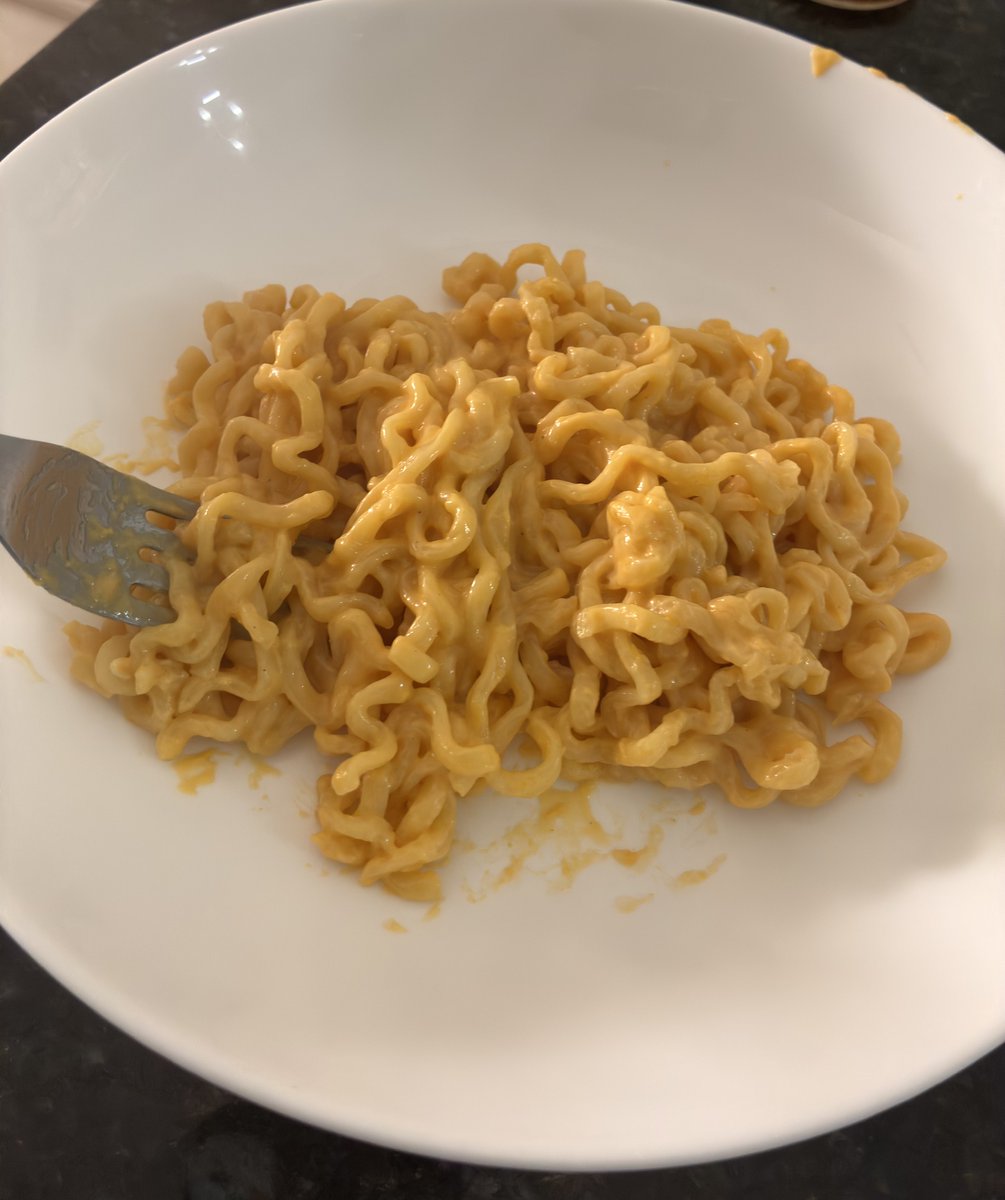 cybrjaws's tweet photo. quem compra na minha loja = almoço garantido com buldak de queijo
quem não compra = passa fome https://t.co/KK2m9MKHbG