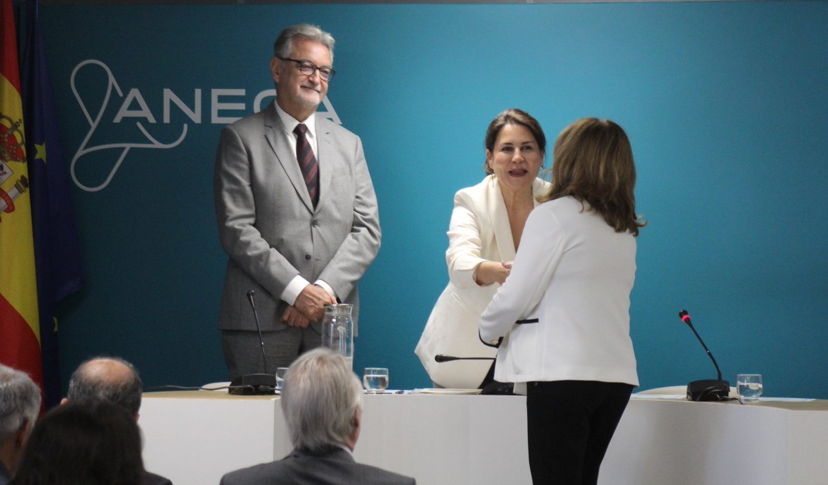 PilarPaneque's tweet image. 🏅Esta semana hemos celebrado el acto de entrega de los Sellos Internacionales de Calidad, otorgados por ANECA:
- 11 sellos WFME de Medicina
- 7 sellos EUROLABEL de Química
- 22 sellos EUROINF de Informática e Informática Empresarial
Felicitaciones a las universidades reconocidas