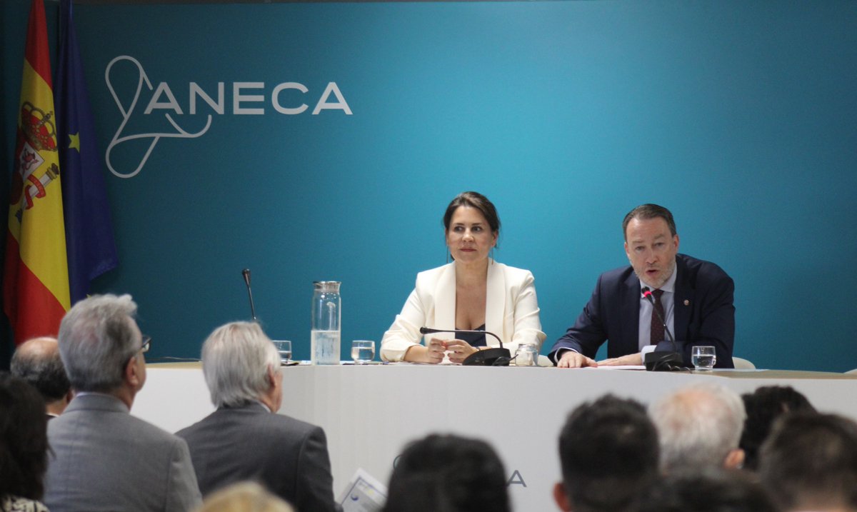 PilarPaneque's tweet image. 🏅Esta semana hemos celebrado el acto de entrega de los Sellos Internacionales de Calidad, otorgados por ANECA:
- 11 sellos WFME de Medicina
- 7 sellos EUROLABEL de Química
- 22 sellos EUROINF de Informática e Informática Empresarial
Felicitaciones a las universidades reconocidas